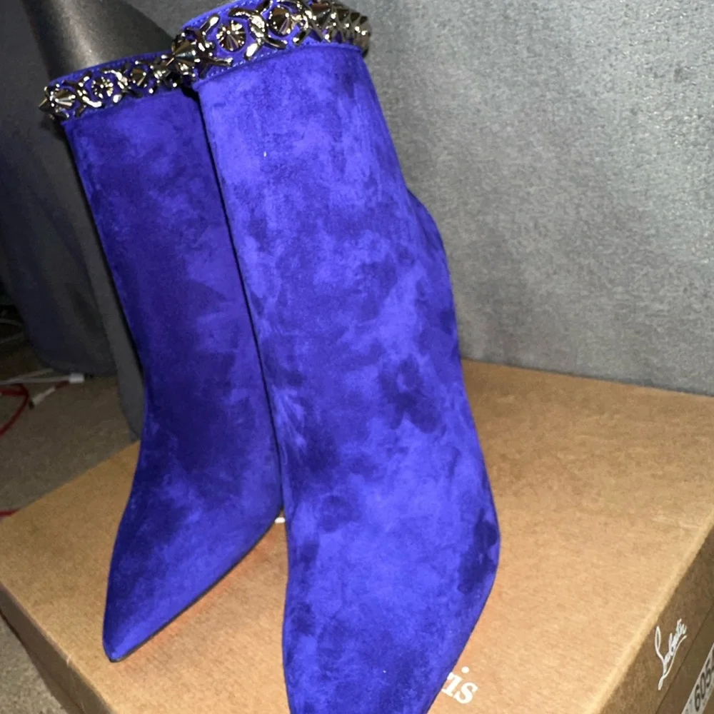 Christian Louboutin - Picture 3 of 10